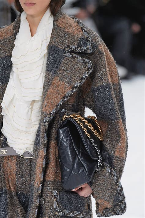 cappotto chanel 2021|First Look at the Chanel Fall/Winter 2021 Bags .